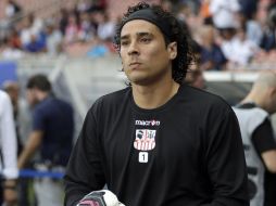 Guillermo Ochoa prefiere quedarse en Francia a ser suplente en el Tri. AFP /