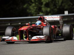 Alonso a bordo del Ferrari espera dar la batalla en la clasificación. EFE /