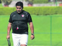 La directiva rojinegra emitió un comunicado ayer que dice que, pase lo que pase hoy contra Pumas, Asad seguirá como DT de Atlas. MEXSPORT /