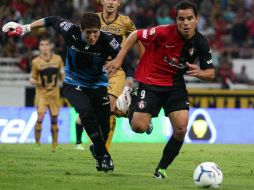 En la segunda mitad, Omar Bravo remató un centro dentro del área con el que empató el encuentro. EFE /