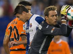 Moreno (c) es uno de los elementos indispensables en el esquema del Espanyol. EFE /