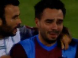 Volka abandona la cancha entre lágrimas. ESPECIAL /