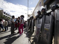 Miembros de la CNTE también se manifestaron afuera de las instalaciones de la empresa Televisa, ubicadas en Avenida Chapultepec. SUN /