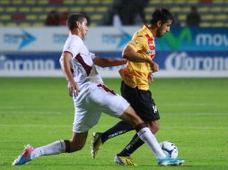 Ever Guzmán (der) cerró la cuenta del Morelia con un bello gol. MEXSPORT /