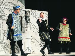 Los ''tres locos'' divirtieron al público que se dio cita en el Teatro Diana. EL INFORMADOR /