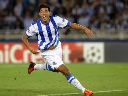 Carlos Vela fue el héroe de la Real al anotar dos goles y dar la clasificación a su equipo a la fase de grupos de Champions League. AFP /