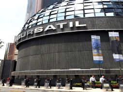 Miembros de la CNTE se manifiestan en la BMV, otro contigente marchará hacia la SEP. ARCHIVO /