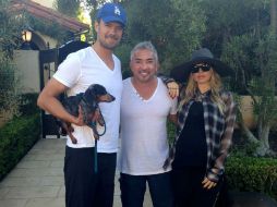 La pareja quiere que su perrita Zoe se adapte al nuevo miembro de su familia. ESPECIAL /