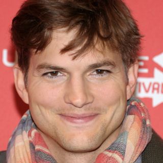 Kutcher y Mila Kunis recorren la Gran Muralla China