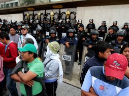 Los maestros disidentes permanecieron a las afueras de la televisora por un tiempo de seis horas. NTX /