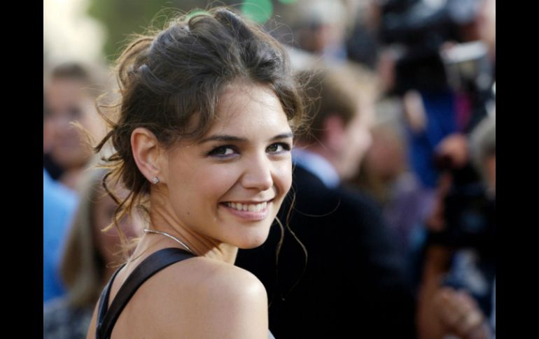 Señalan que Holmes se sintió halagada, pero no estaba interesada. ARCHIVO /