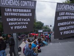 Los maestros inconformes marcharon sobre Paseo de la Reforma. ARCHIVO /