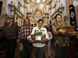 El 16 de agosto pasado la Fiscalía entregó a familiares los restos de cuatro de las víctimas de Lagos de Moreno. ARCHIVO /