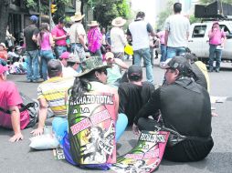 Integrantes de la CNTE se manifiestan a las afueras de la Secretaría de Gobernación. NTX /