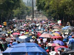 Los maestros de la CNTE realizan una marcha con rumbo al recinto legislativo de San Lázaro. NTX /