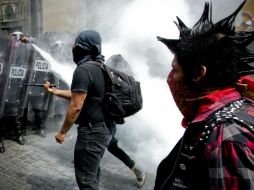 El magisterio pide que se refuerce la valla para que no se filtren los encapuchados. SUN /