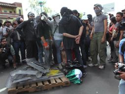 Unos 30 jóvenes se están manifestando para exigir la libertad de sus compañeros. NTX /