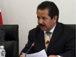 Luis Sánchez, del PRD, señala que las reformas secundarias debieron ser discutidas luego de la mesa de diálogo con maestros. ARCHIVO /