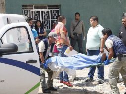 Personal del Servicio Médico Forense trasladó el cuerpo del fallecido a la morgue metropolitana.  /