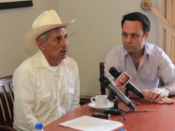 Clemente Castañeda confía en que pronto se cristalicen los acuerdos a los que llegaron el gobernador y Gaudencio Mancilla (i).  /