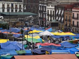 Vista del plantón que maestros disidentes de la CNTE mantienen en el Zócalo capitalino. AFP /