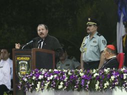 El presidente de Nicaragua, Daniel Ortega (C), habla durante el acto de conmemoración del 34 aniversario de fundación del Ejército. EFE /