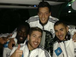 Para Sergio Ramos (centro abajo), mejor amigo de Özil, ha pesado mucho la decisión de Carlo Ancelotti.@MesutOzil1088 ESPECIAL /