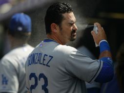 Adrián El Titán González, inicialista de los Dodgers, percibe un salario en el 2013 de 21 millones de dólares. ARCHIVO /