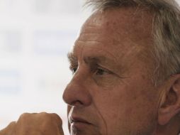 El holandés señala que con él llegó el ''futbol total'' al Barcelona, estilo de juego que practica hoy el club. ARCHIVO /