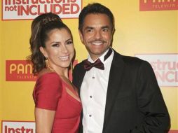 Eugenio Derbez y su esposa, Alessandra Rosaldo, durante el estreno de la cinta en EU. Foto: @EugenioDerbez ESPECIAL /