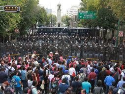 Los maestros de la CNTE mantuvieron un mitín a las afueras de la Segob exigiendo una reunión con Peña Nieto. NTX /