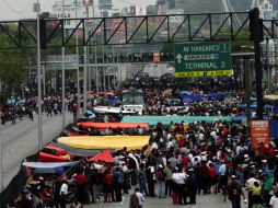 Los maestros disidentes de la coordinadora bloquearon desde la mañana de hoy el Boulevard Puerto Aéreo del AICM. NTX /