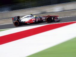 Sergio Pérez, en plena acción durante la sesión de calificación (Q2) para el Gran Premio de Italia. EFE /