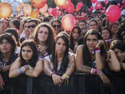 Cientos de españoles lucen tristes en la Puerta de Alcalá tras la eliminación de Madrid como sede olímpica para el 2020. AP /