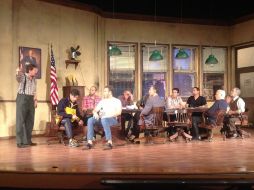 La obra, dirigida por José Solé, tiene en su elenco a figuras como Héctor Suárez, Gustavo Rojo, entre otros. ARCHIVO /