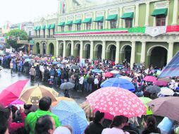 Maestros marcharon por las principales calles de la capital de Veracruz en protesta a la reforma educativa. NTX /