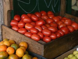 la inflación mensual fue resultado de presiones al alza en el precio del jitomate y de la gasolina. ARCHIVO /