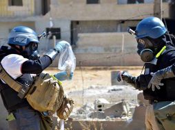 Expertos de la ONU durante la investigación del supuesto ataque con armas químicas en Siria. AP /