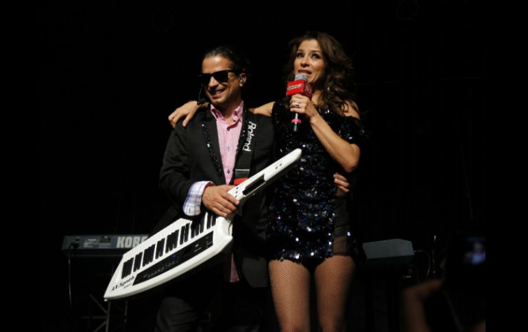 Sentidos Opuestos, conformado por Alessandra Rosaldo y Chacho Gaytán, ha generado los éxitos ''Amor de papel'' y ''A dónde''. ARCHIVO /