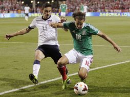 Andrés señala que la esperanza es lo último que muere, y esperan revertir su situación. AP /