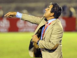Jorge Luis Pinto, entrenador de los costarricenses, en el duelo de ayer. AP /