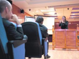 Desde 2008, abogados del DF ya recibían entrenamiento para los juicios orales, incluso por parte de expertos estadounidenses. AP /