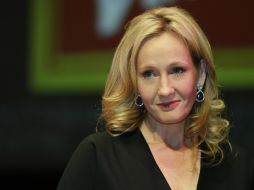 J.K. Rowling justificó la decisión diciendo que regresa al mundo de la magia debido a que es un proyecto que realmente le atrae. ARCHIVO /