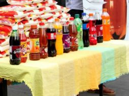 El señor ya tiene en mente la idea de que pagará al menos siete pesos más por su ''gusto culposo''. ARCHIVO /