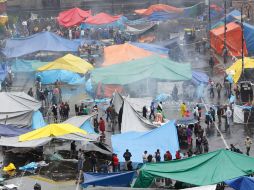 Algunos maestros se niegan a abandonar El Zócalo tras el pedido de la secretaría de Gobernación. EFE /
