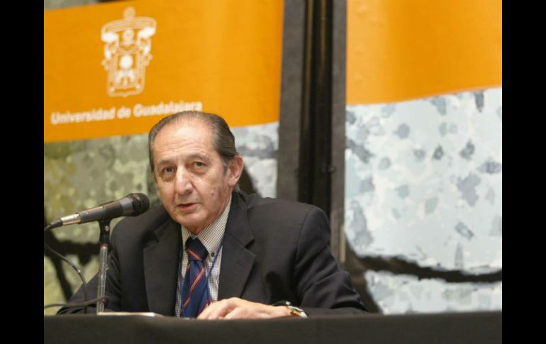 Eduardo Lizalde es el sexto poeta reconocido con el premio. ARCHIVO /