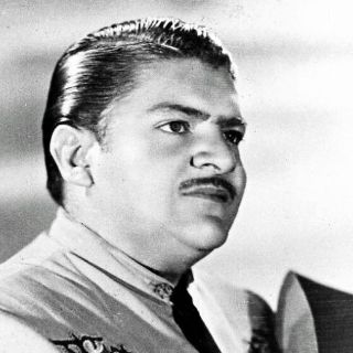 Copia de las manos de José Alfredo Jiménez son fundidas en bronce