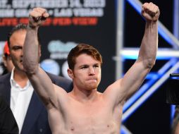 Saúl Álvarez busca retribuir el apoyo de la afición propinándole una derrota a Mayweather. ARCHIVO /