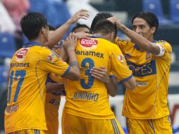 Juninho celebra la anotación con la que los Tigres consiguen la victoria sobre el Cruz Azul. AP /
