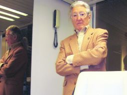 Pascual Iranzo, peluquero de Barcelona, por sus manos han pasado desde escritores hasta políticos y futbolistas. ESPECIAL /